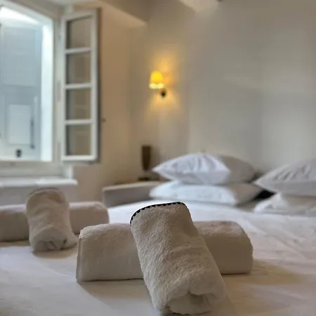 Le Paon L Old Town & Ac L Shellter Apartamento Saint-Tropez