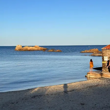 Le Paon L Old Town & Ac L Shellter *