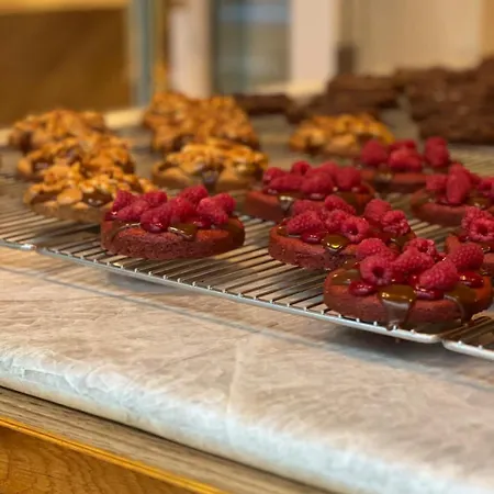 Le Paon L Old Town & Ac L Shellter