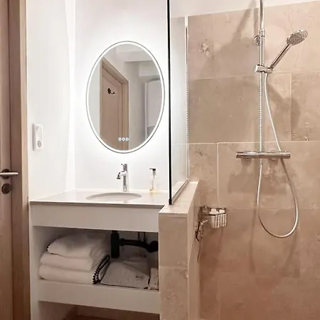 Le Paon L Old Town & Ac L Shellter Apartamento *